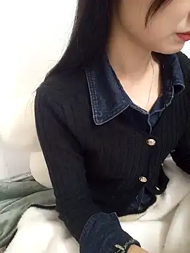 Snapshot of Lovely_kute chatting on December 21, 2024, 8:43 pm Lovely kute online show from December 21, 2024, 8:43 pm