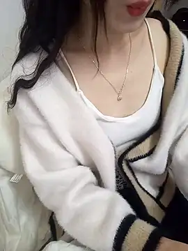 Snapshot of Lovely_kute chatting on February 26, 2025, 4:36 am Lovely kute online show from February 26, 2025, 4:36 am