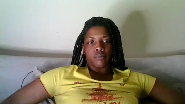 Snapshot of CaramelGoddessxoxo chatting on May 13, 2026, 5:05 am CaramelGoddessxoxo online show from May 13, 2026, 5:05 am