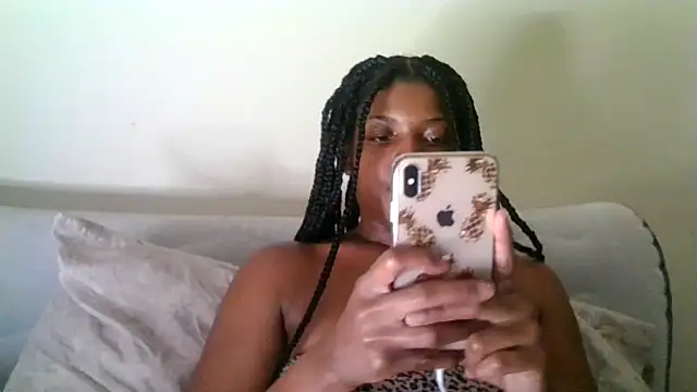 Snapshot of CaramelGoddessxoxo chatting on May 19, 2026, 2:07 am CaramelGoddessxoxo online show from May 19, 2026, 2:07 am