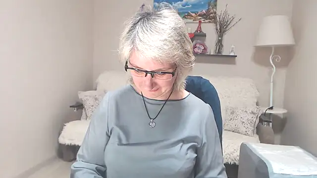 Snapshot of FleurMays chatting on June 2, 2026, 9:00 am FleurMays online show from June 2, 2026, 9:00 am