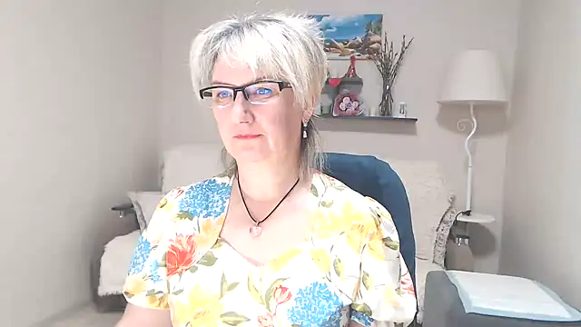 Snapshot of FleurMays chatting on June 19, 2026, 2:27 am FleurMays online show from June 19, 2026, 2:27 am