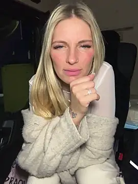 Snapshot of Lydie_off chatting on January 17, 2025, 8:33 pm Lydie off online show from January 17, 2025, 8:33 pm