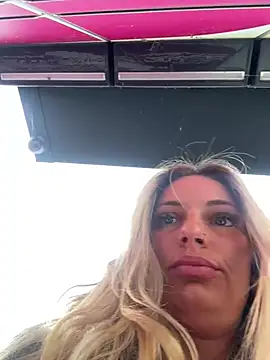 Snapshot of Lydie_off chatting on March 10, 2025, 8:04 am Lydie off online show from March 10, 2025, 8:04 am