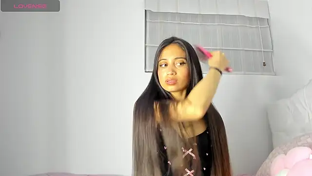 Snapshot of Loren_parissi chatting on November 12, 2025, 4:13 am Loren parissi online show from November 12, 2025, 4:13 am