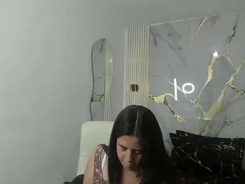 kathina giraldo online show from April 13, 2026, 12:32 pm