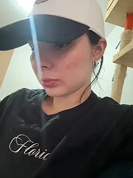 SofiaG  online show from February 4, 2025, 2:10 pm