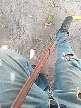 Snapshot of lele9457 chatting on February 12, 2025, 3:05 pm lele9457 online show from February 12, 2025, 3:05 pm