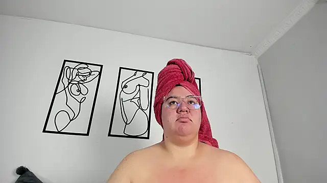 Snapshot of RubyPirsso18 chatting on October 11, 2025, 7:12 pm RubyPirsso18 online show from October 11, 2025, 7:12 pm