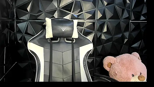 Snapshot of HelueHorny13 chatting on November 29, 2025, 5:43 am HelueHorny13 online show from November 29, 2025, 5:43 am