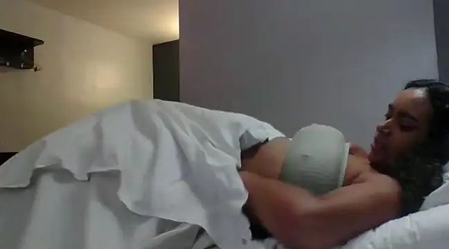 Snapshot of cinnaminnie chatting on January 3, 2025, 5:31 pm cinnaminnie online show from January 3, 2025, 5:31 pm