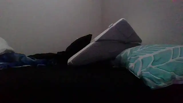 Snapshot of cinnaminnie chatting on November 19, 2025, 6:52 pm cinnaminnie online show from November 19, 2025, 6:52 pm