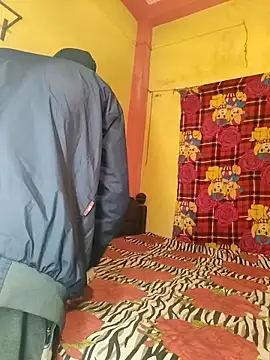 Snapshot of Hunter_boy9 chatting on December 17, 2025, 12:05 am Hunter boy9 online show from December 17, 2025, 12:05 am