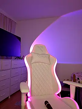 Jujuicy 97 online show from March 11, 2026, 4:07 am