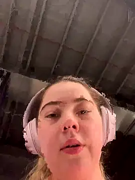 brooklynivy online show from October 3, 2025, 11:40 am