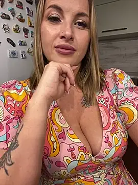Snapshot of Cute_Hot_Alice chatting on June 9, 2026, 9:26 pm Cute Hot Alice online show from June 9, 2026, 9:26 pm
