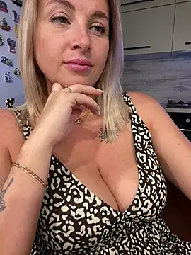 Snapshot of Cute_Hot_Alice chatting on July 26, 2026, 7:32 pm Cute Hot Alice online show from July 26, 2026, 7:32 pm