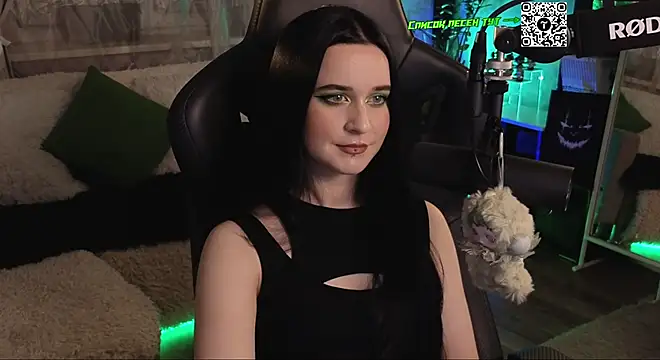 KiraLiLime online show from November 21, 2025, 4:05 pm