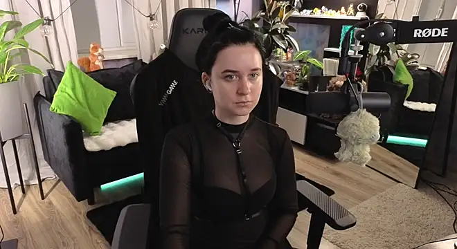 Snapshot of KiraLiLime chatting on April 9, 2026, 5:29 pm KiraLiLime online show from April 9, 2026, 5:29 pm