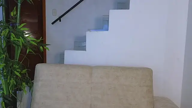 Lorenne Miller online show from September 18, 2025, 2:13 am