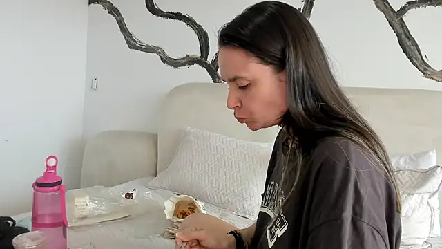 Snapshot of BridgetRodriguez chatting on January 26, 2025, 6:37 pm BridgetRodriguez online show from January 26, 2025, 6:37 pm