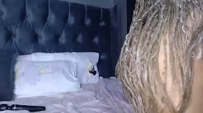 Snapshot of Anaelle24 chatting on December 24, 2024, 6:11 am Anaelle24 online show from December 24, 2024, 6:11 am