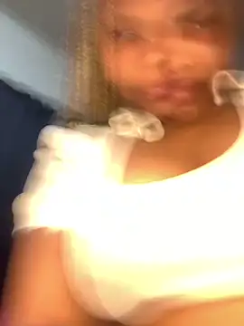 Snapshot of Anaelle24 chatting on September 16, 2025, 7:42 am Anaelle24 online show from September 16, 2025, 7:42 am