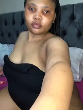 Anaelle24 online show from May 5, 2026, 12:57 pm