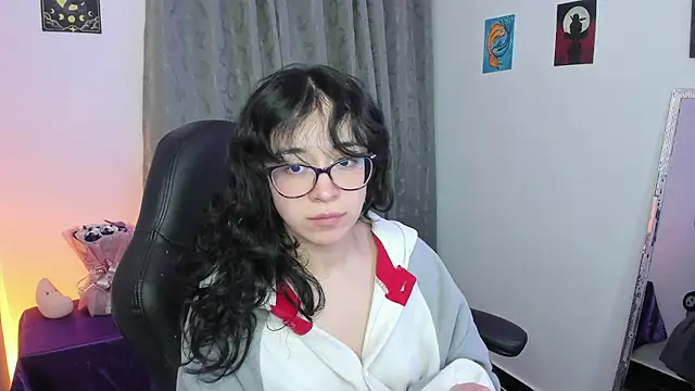 Snapshot of indra_cam chatting on May 5, 2026, 4:42 am indra cam online show from May 5, 2026, 4:42 am