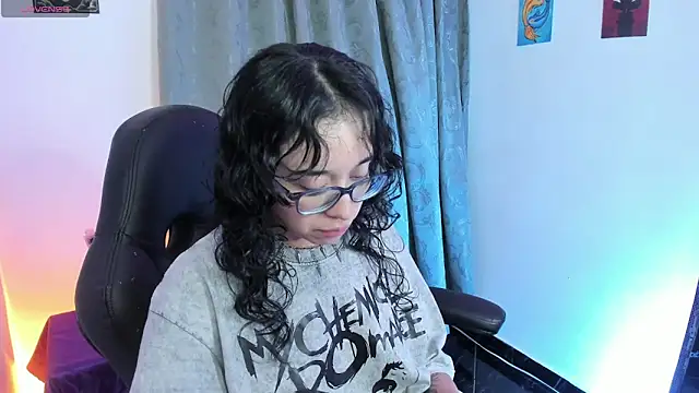 Snapshot of indra_cam chatting on May 28, 2026, 3:37 am indra cam online show from May 28, 2026, 3:37 am