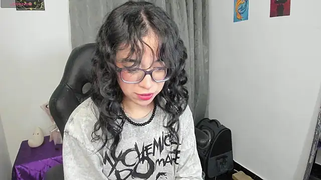 Snapshot of indra_cam chatting on May 31, 2026, 3:04 am indra cam online show from May 31, 2026, 3:04 am