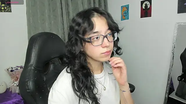 Snapshot of indra_cam chatting on June 5, 2026, 6:31 am indra cam online show from June 5, 2026, 6:31 am