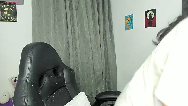 Snapshot of indra_cam chatting on June 5, 2026, 6:52 am indra cam online show from June 5, 2026, 6:52 am