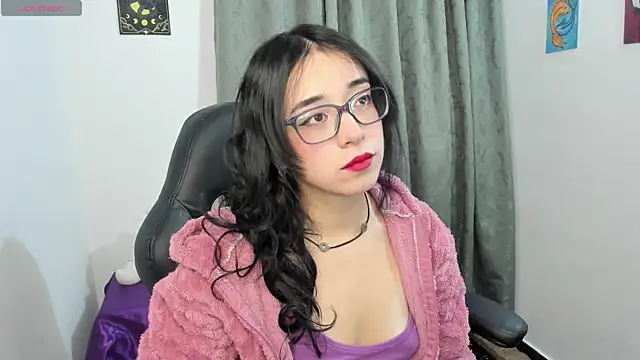Snapshot of indra_cam chatting on June 17, 2026, 5:43 am indra cam online show from June 17, 2026, 5:43 am