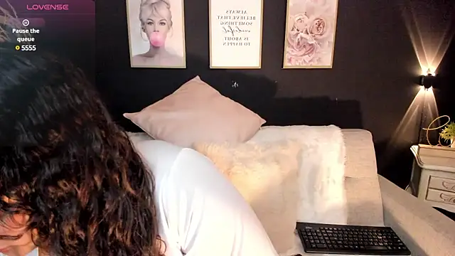 Snapshot of Keisha_west chatting on February 4, 2025, 2:32 pm Keisha west online show from February 4, 2025, 2:32 pm