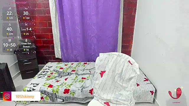 Snapshot of Megann_1410 chatting on October 8, 2025, 2:09 am Megann 1410 online show from October 8, 2025, 2:09 am