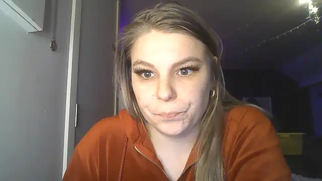 PetiteB Official online show from February 4, 2025, 5:12 pm