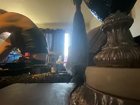 kikiwonderbar online show from January 10, 2026, 7:37 pm