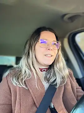 EmyLana online show from February 4, 2025, 2:10 pm