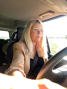 EmyLana online show from October 11, 2025, 3:21 pm