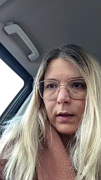 EmyLana online show from February 19, 2026, 8:43 am