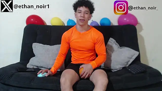 Snapshot of ethan_noir chatting on March 20, 2025, 8:19 pm ethan noir online show from March 20, 2025, 8:19 pm