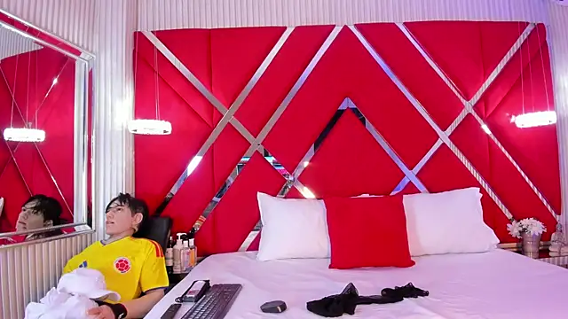 Snapshot of SusanCouper chatting on July 13, 2026, 1:47 pm SusanCouper online show from July 13, 2026, 1:47 pm