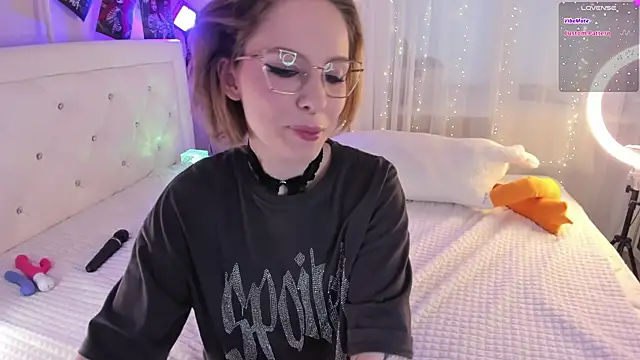 Snapshot of Natural_pussy chatting on March 9, 2025, 1:26 pm Natural pussy online show from March 9, 2025, 1:26 pm