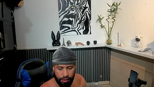 Snapshot of Daemon21 chatting on November 19, 2025, 10:10 pm Daemon21 online show from November 19, 2025, 10:10 pm