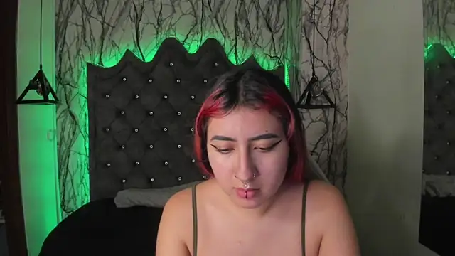 larissa01  online show from March 3, 2025, 3:08 am