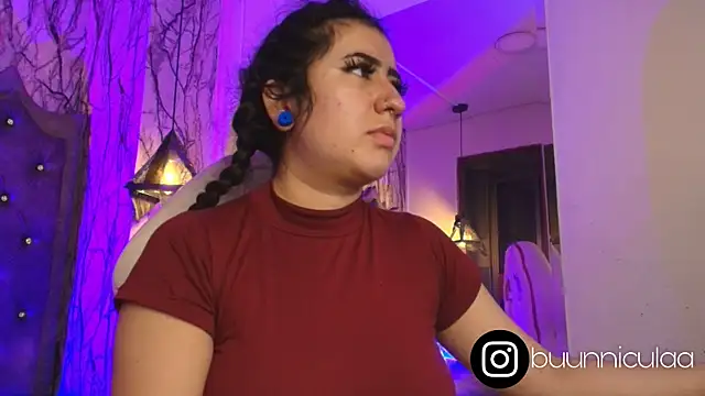 larissa01  online show from September 10, 2025, 2:22 am