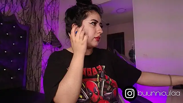 larissa01  online show from October 4, 2025, 3:26 am