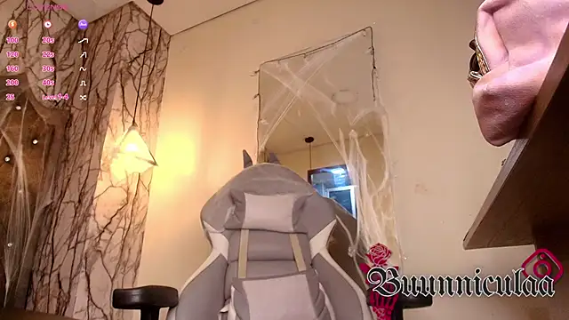 larissa01  online show from October 25, 2025, 3:14 am