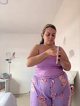 Im Amelia online show from June 12, 2026, 2:27 pm